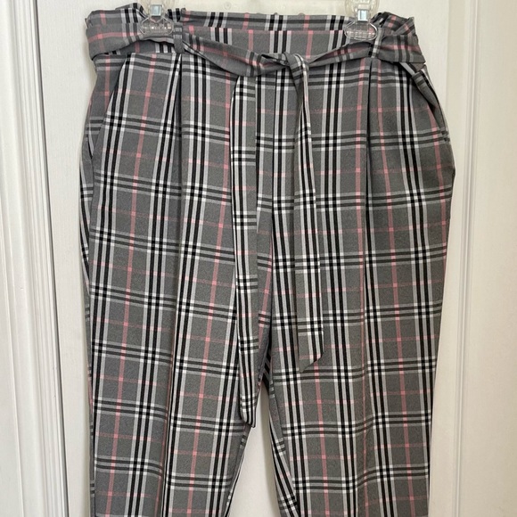 BELTED, PULL ON, ELASTIC BACK WAIST, STRAIGHT LEG, PAPER BAG PANTS. LIKE NEW! - Picture 2 of 13